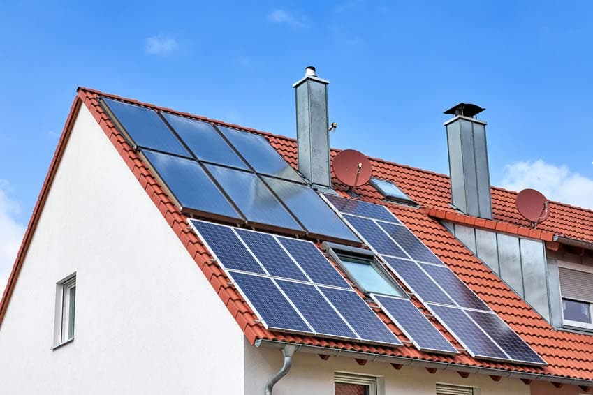 Panneaux solaires sur le toit : l'électrosmog par le photovoltaïque