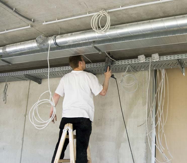 Assainissement de l'électricité sale dans une maison