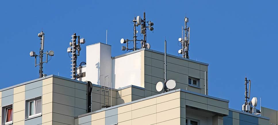 Rayonnement des mâts de transmission sur un toit